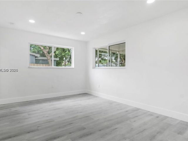 Дом в аренду по адресу 2301 NW 191st St - фото 7479487