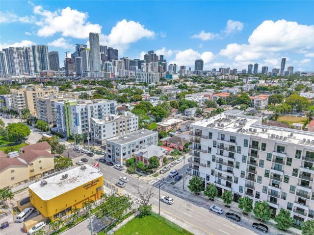 Продажа дома по адресу 119 SW 7th Ave - фото 7466000
