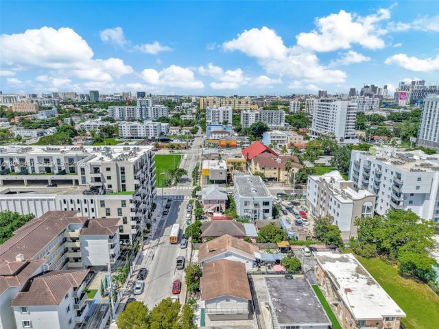 Продажа дома по адресу 119 SW 7th Ave - фото 7466001