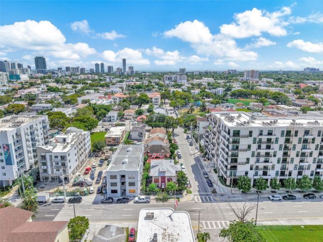 Продажа дома по адресу 119 SW 7th Ave - фото 7466003