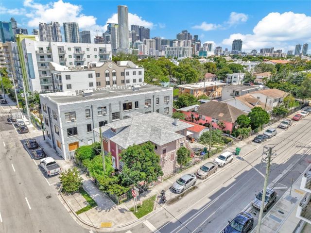 Продажа дома по адресу 119 SW 7th Ave - фото 7466004
