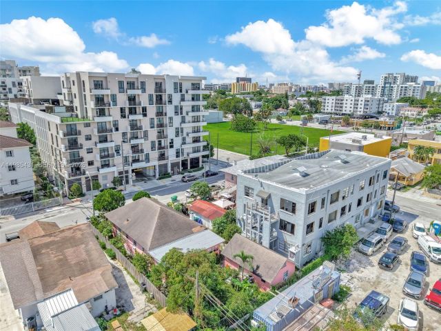 Продажа дома по адресу 119 SW 7th Ave - фото 7466005