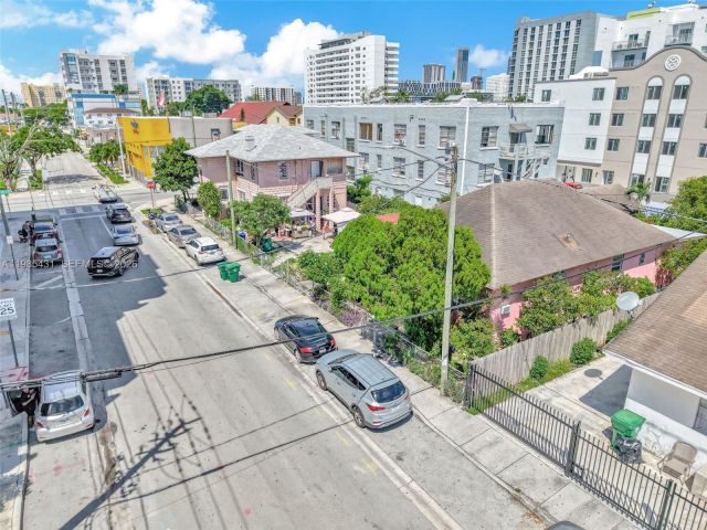 Продажа дома по адресу 119 SW 7th Ave - фото 7466006