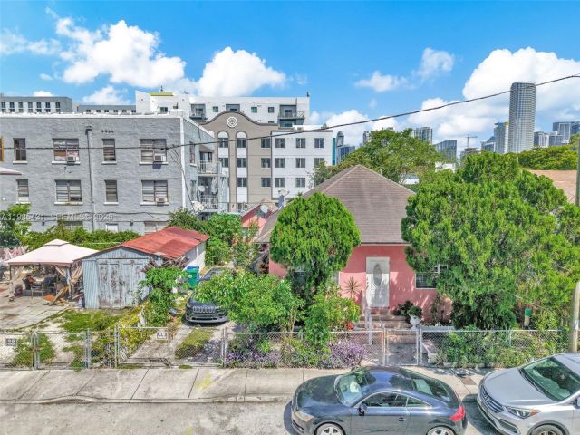 Продажа дома по адресу 119 SW 7th Ave - фото 7466007