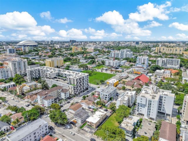 Продажа дома по адресу 119 SW 7th Ave - фото 7466011
