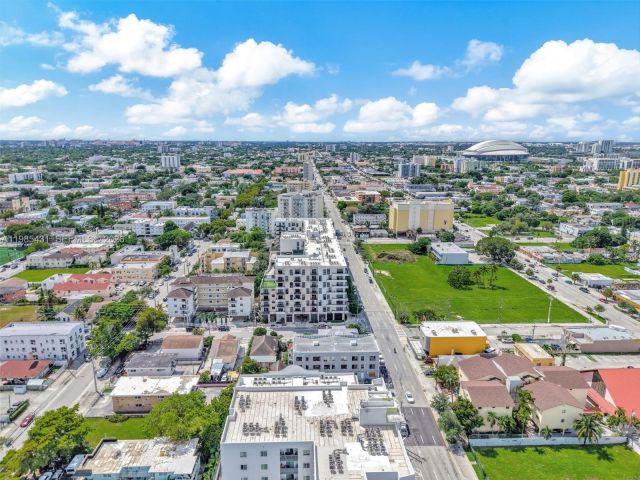 Продажа дома по адресу 119 SW 7th Ave - фото 7466012