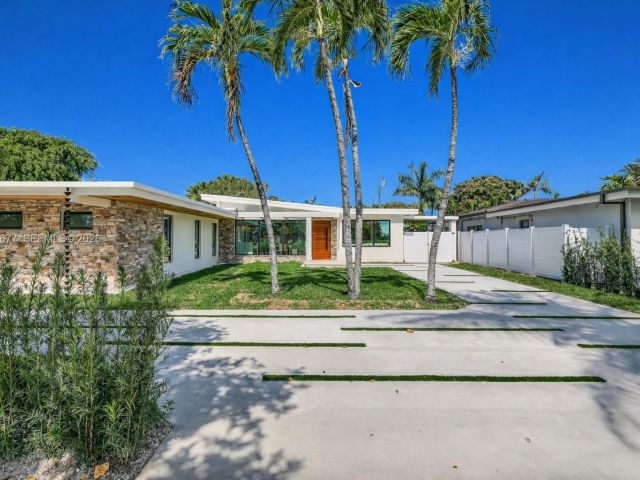 Продажа дома по адресу 905 Fairway Drive - фото 7509447