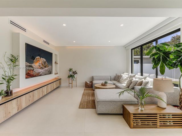 Продажа дома по адресу 905 Fairway Drive - фото 7509467