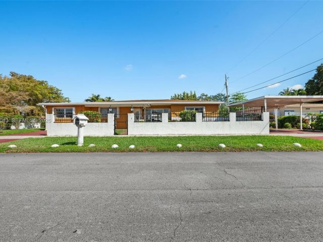 Продажа дома по адресу 2055 NW 132nd St - фото 7522248