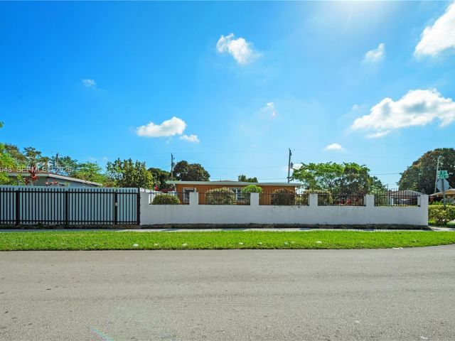 Продажа дома по адресу 2055 NW 132nd St - фото 7522251