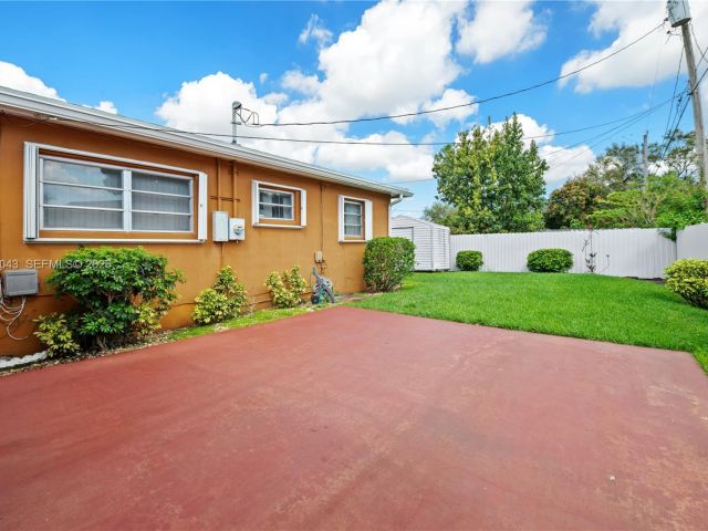 Продажа дома по адресу 2055 NW 132nd St - фото 7522253