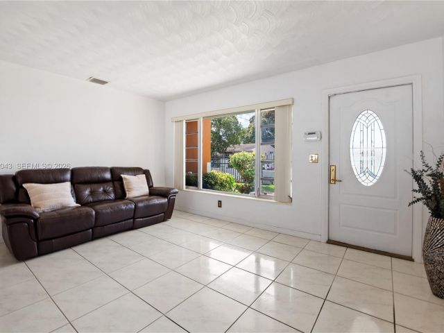 Продажа дома по адресу 2055 NW 132nd St - фото 7522254