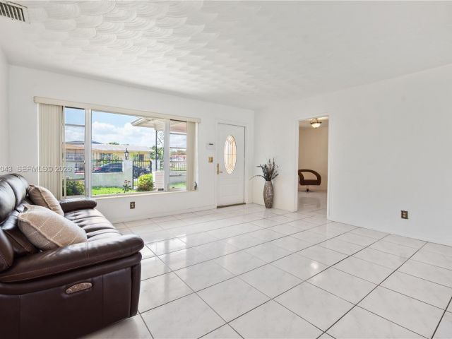 Продажа дома по адресу 2055 NW 132nd St - фото 7522255