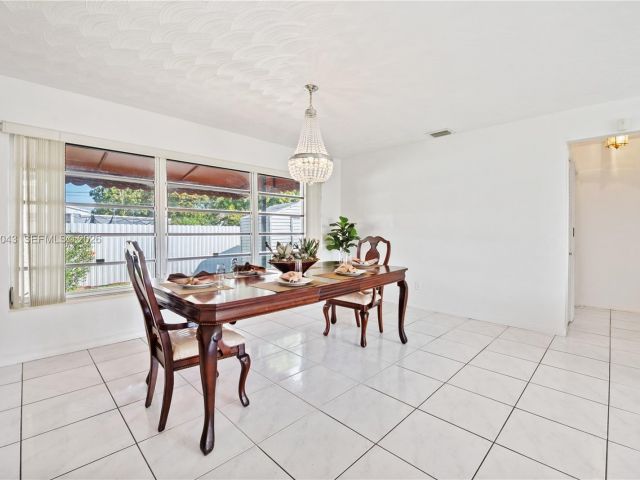 Продажа дома по адресу 2055 NW 132nd St - фото 7522257