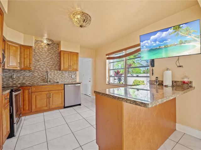 Продажа дома по адресу 2055 NW 132nd St - фото 7522258