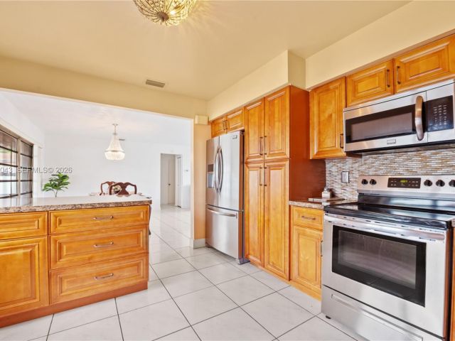 Продажа дома по адресу 2055 NW 132nd St - фото 7522259