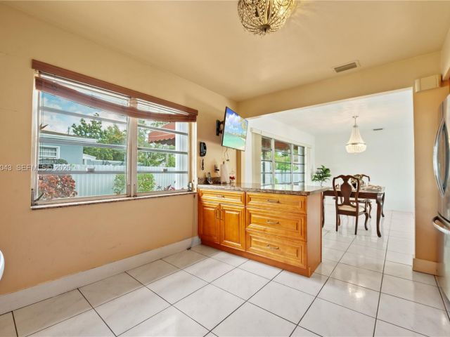 Продажа дома по адресу 2055 NW 132nd St - фото 7522260