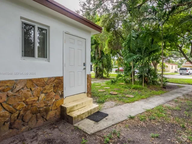 Дом в аренду по адресу 6300 NW 41st St - фото 7487367