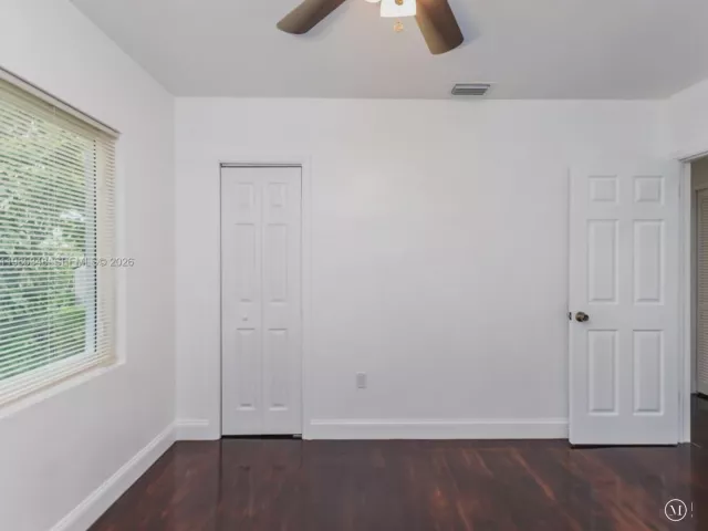 Дом в аренду по адресу 6300 NW 41st St - фото 7487385