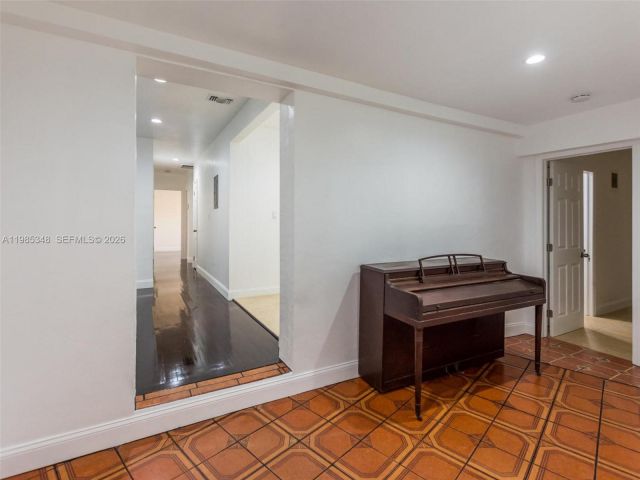 Дом в аренду по адресу 6300 NW 41st St - фото 7487370