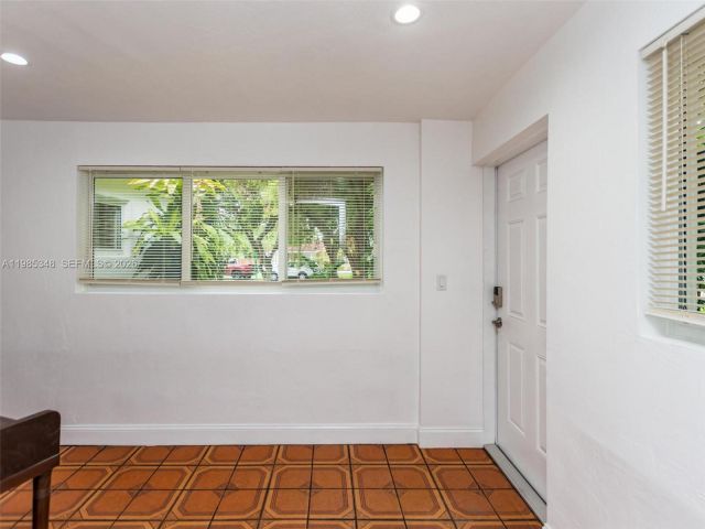 Дом в аренду по адресу 6300 NW 41st St - фото 7487371