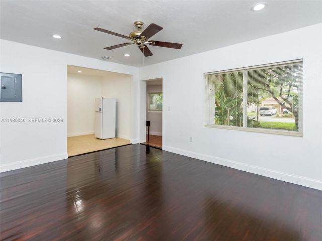 Дом в аренду по адресу 6300 NW 41st St - фото 7487375