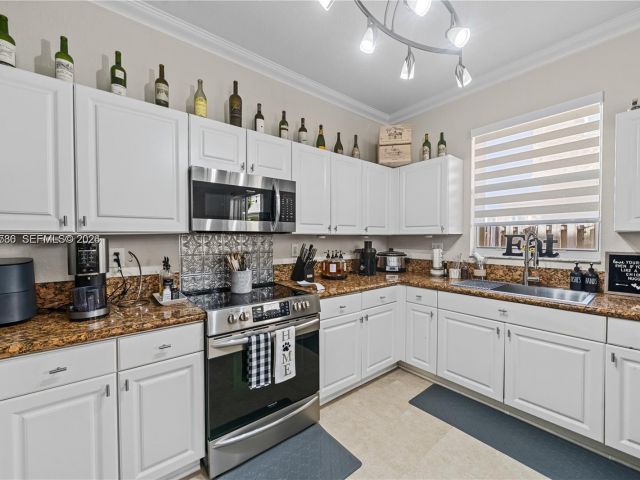 Продажа дома по адресу 12826 SW 134th St - фото 7465387