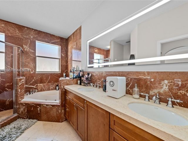 Продажа дома по адресу 12826 SW 134th St - фото 7465392