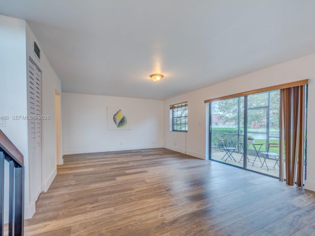 Дом в аренду по адресу 1960 Bayberry Dr 1960 - фото 7454095