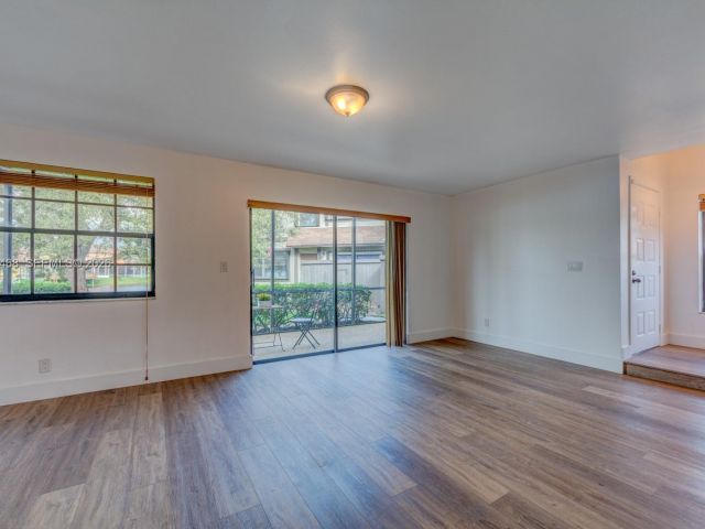 Дом в аренду по адресу 1960 Bayberry Dr 1960 - фото 7454096