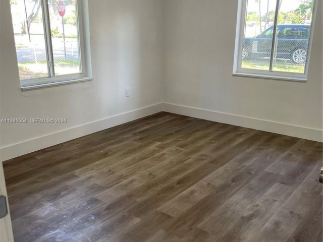 Дом в аренду по адресу 771 NE 137th St - фото 7475210