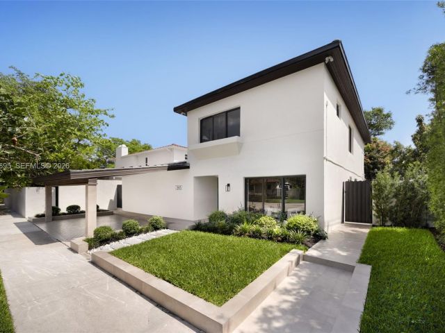 Продажа дома по адресу 2805 SW 4th Ave - фото 7525321