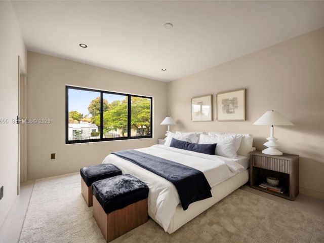 Продажа дома по адресу 2805 SW 4th Ave - фото 7525337