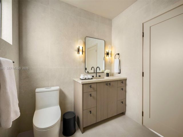 Продажа дома по адресу 2805 SW 4th Ave - фото 7525338