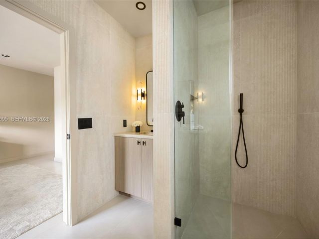 Продажа дома по адресу 2805 SW 4th Ave - фото 7525339