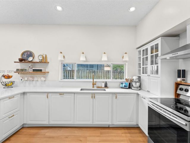 Продажа дома по адресу 2832 Cayenne Ave - фото 7514777