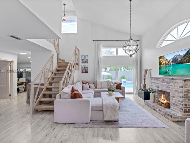 Продажа дома по адресу 2590 N Rampart Way N - фото 7514746