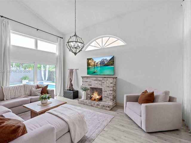 Продажа дома по адресу 2590 N Rampart Way N - фото 7514748