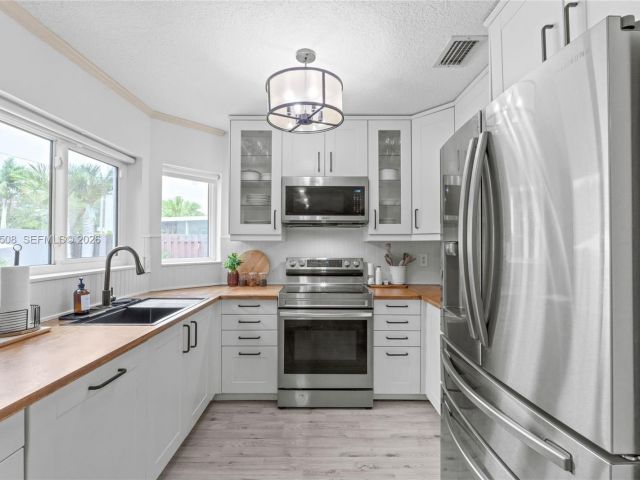 Продажа дома по адресу 2590 N Rampart Way N - фото 7514755