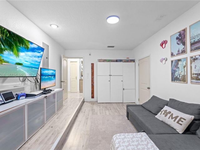 Продажа дома по адресу 2590 N Rampart Way N - фото 7514759