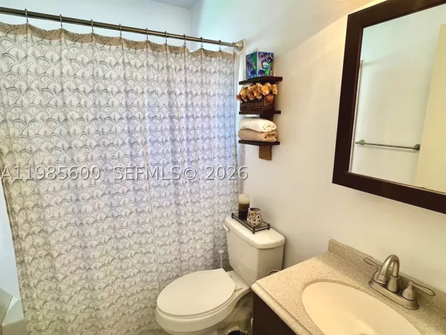 Продажа дома по адресу 2102 NW 193rd Ave - фото 9262616