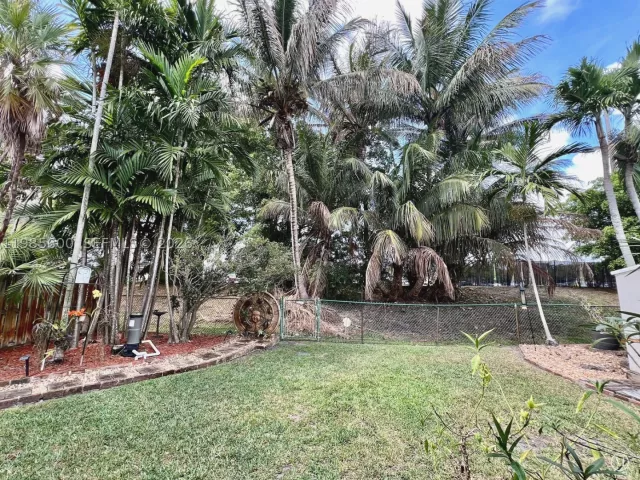 Продажа дома по адресу 2102 NW 193rd Ave - фото 9262620