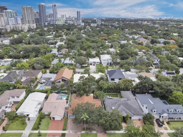 Продажа дома по адресу 805 SE 10th Street - фото 9024323