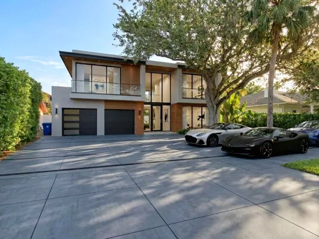 Продажа дома по адресу 805 SE 10th Street - фото 9024327