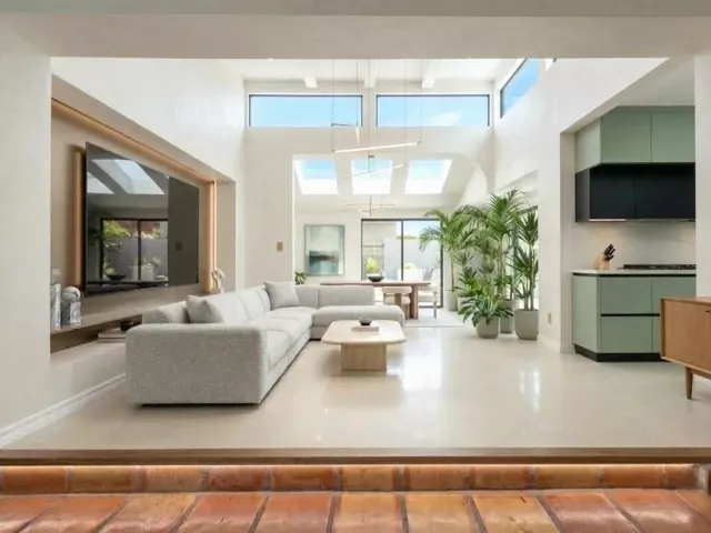 Продажа дома по адресу 805 SE 10th Street - фото 9024341