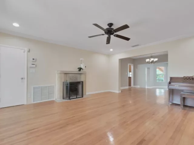 Продажа дома по адресу 805 SE 10th Street - фото 9024343