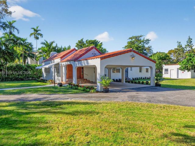 Дом в аренду по адресу 1305 Alhambra Cir - фото 7470406