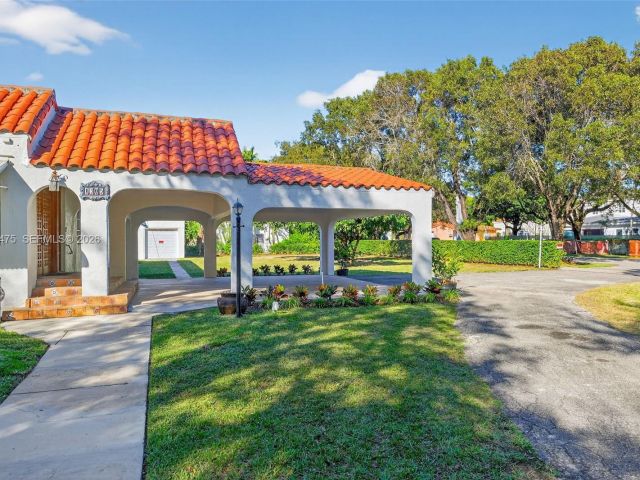 Дом в аренду по адресу 1305 Alhambra Cir - фото 7470407