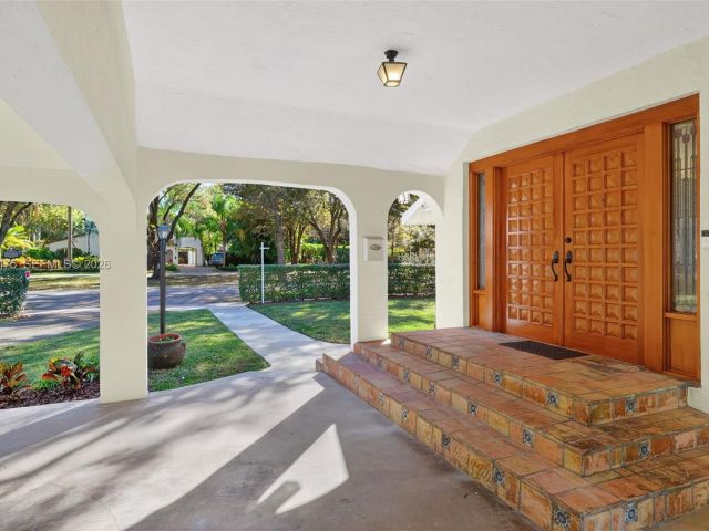 Дом в аренду по адресу 1305 Alhambra Cir - фото 7470410