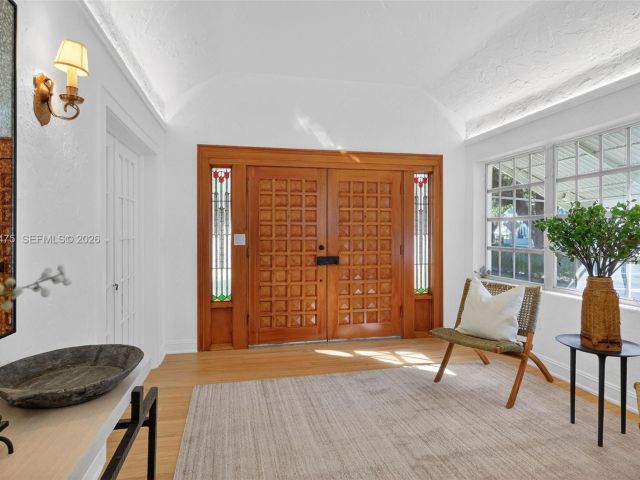 Дом в аренду по адресу 1305 Alhambra Cir - фото 7470411